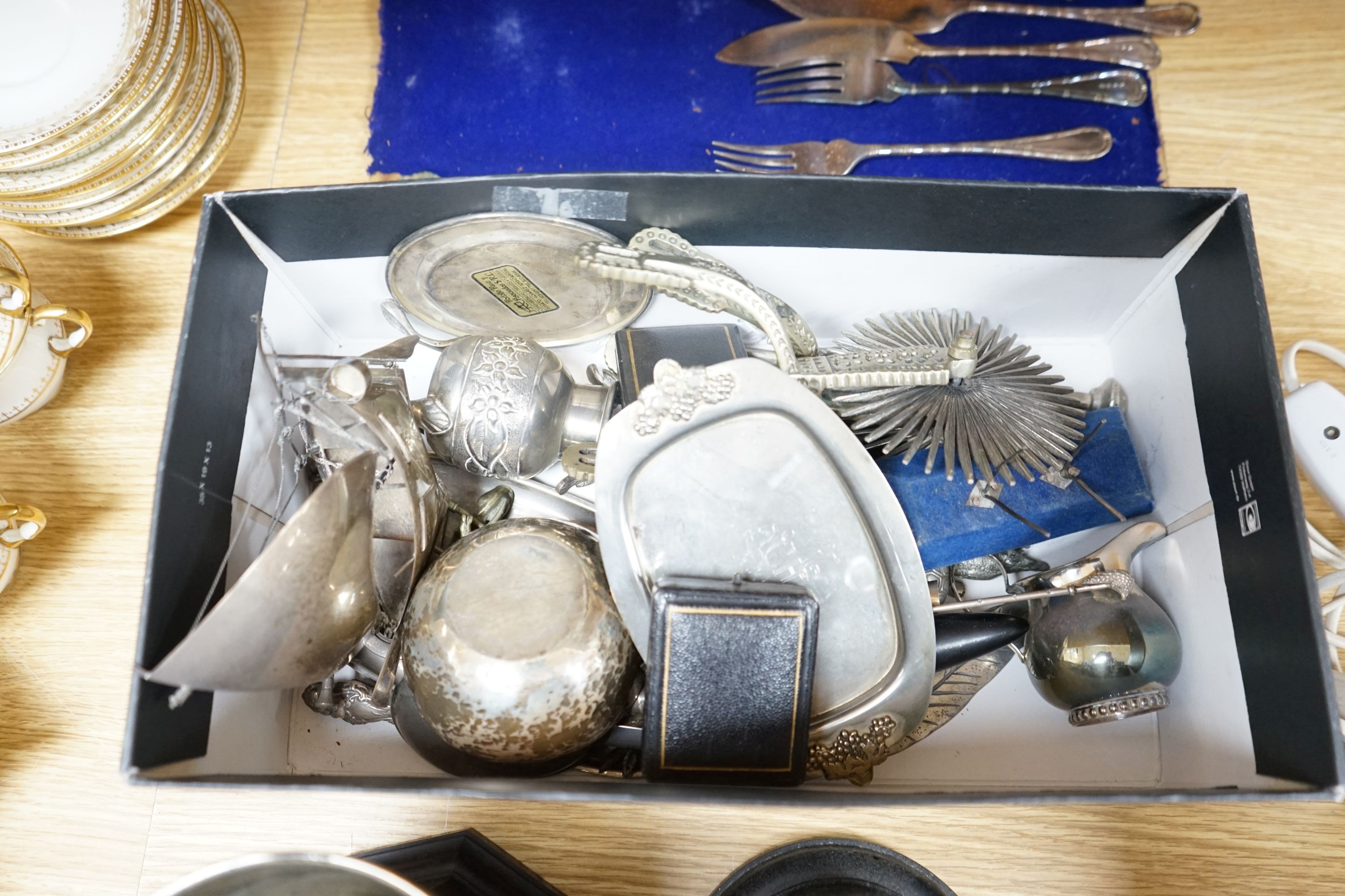 Mixed plated wares and collectibles